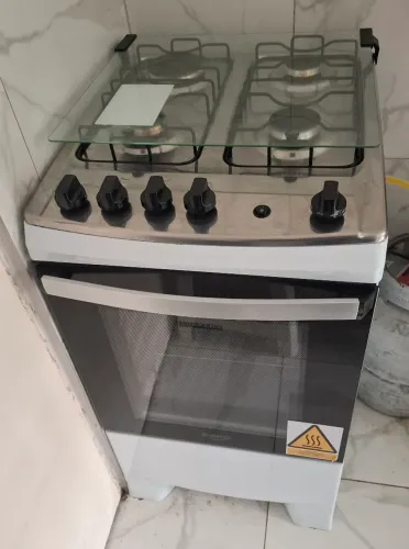 Fogão 4 bocas acendedor elétrico , 2 meses de uso