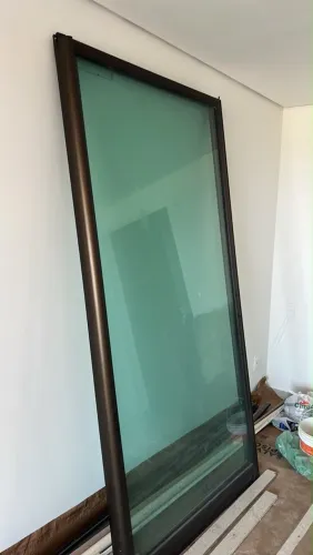 Porta de Correr de Alumínio e Vidro para Varanda