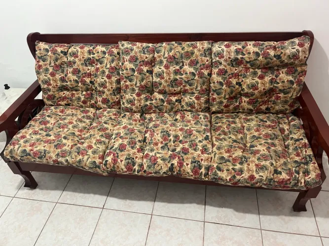 Lindo sofá de 3 lugares