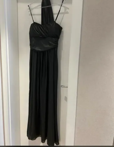 lindo vestido caroline won, com bojo, pode usar tomara que caia. acompanha xale.