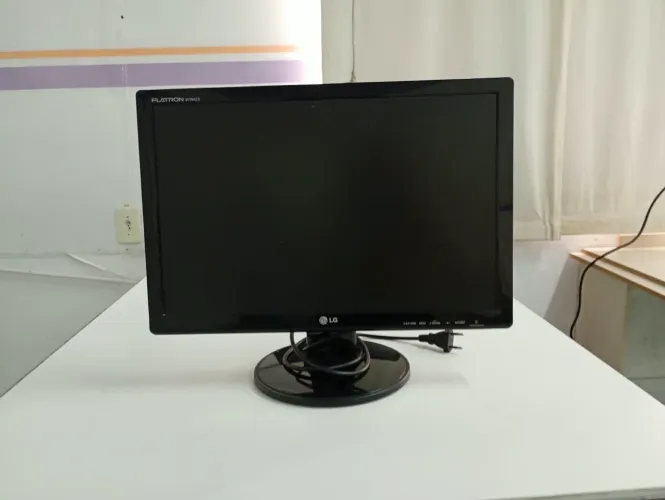 10 monitores LG 18,5P
