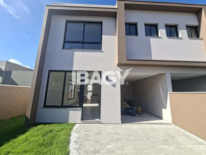 Excelente Casa 3 dormitório(s) em Carianos - Florianópolis