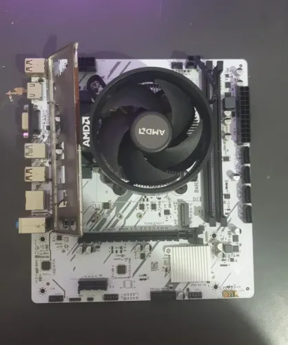 Vendo placa-mãe JGINYUE B450, socket AM4.