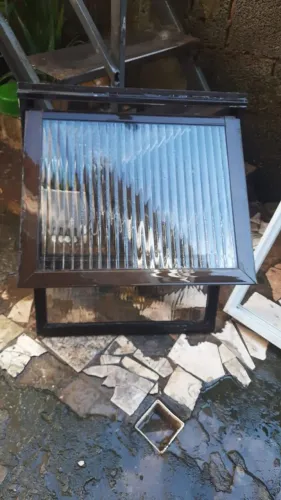 Vendo basculante de banheiro