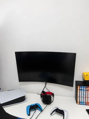 Monitor SuperFrame Curvo 31.5' Polegadas  165hz USADO