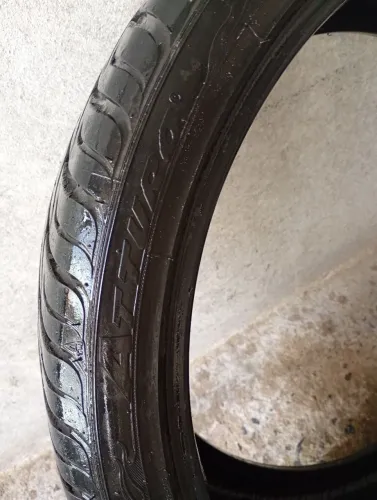 Modelo: Atturo AZ800.Medidas: 265/35 R22 (Aro 22, perfil baixo de alta performance).