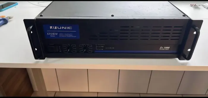 Amplificador Unic ZX1000