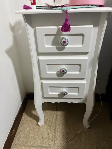 Vendo 2 mesinhas de Cabiceira estilo provençal 
