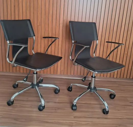 Cadeira de Escritório em couro 