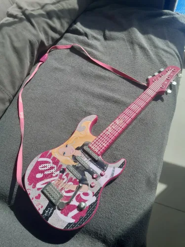 Guitarra da barbie original só 70!!