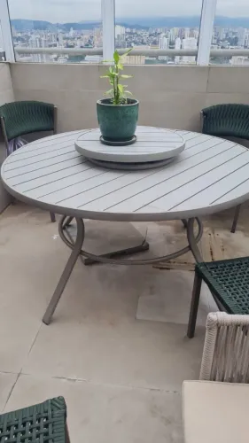 Mesa de alumínio ripada área externa 