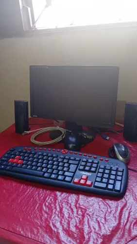 Vendo computador sem Pc tem todos os cabos