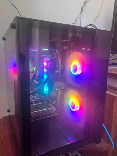 Vendo um PC completo com monitor de 27 polegadas sem nem um defeito 