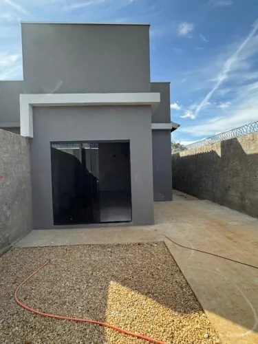 Casa 2 quartos sendo 1 suíte com quintal amplo no Setor Morada do Sol