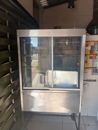 Vendo assadeira de frango 4 espetos