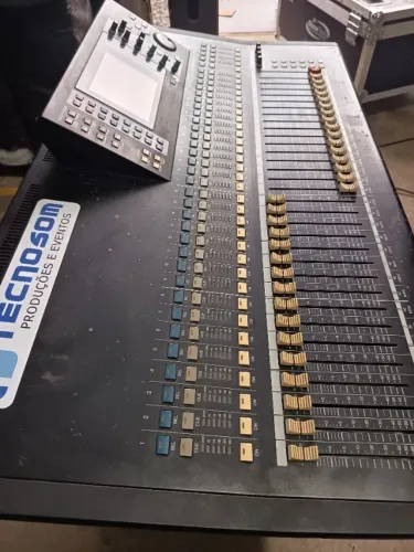 Mesa de Som Digital Yamaha LS9-32