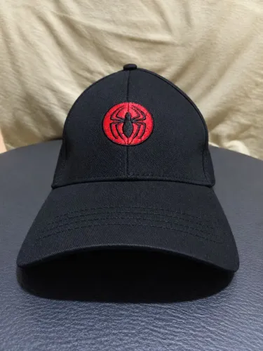 Boné NOVO temático do Homem-Aranha. MINISO