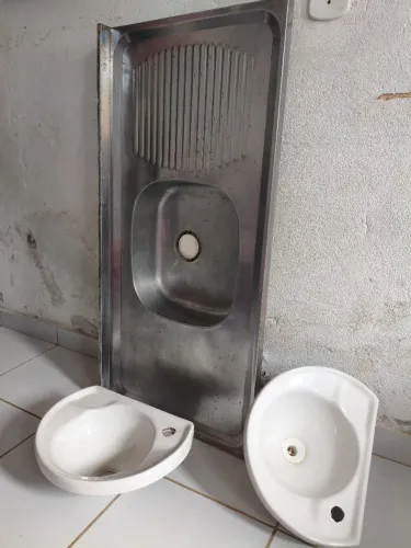 Pia de cozinha e banheiro ótimo estado de conservação 