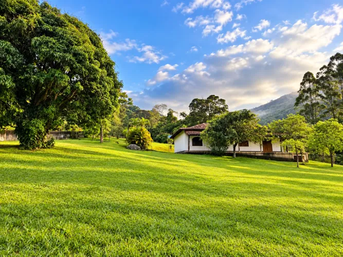 Sítio exclusivo em Corrêas, onde natureza e sofisticação se encontram