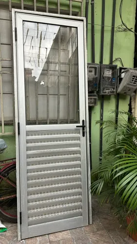 Porta de alumínio com vidro