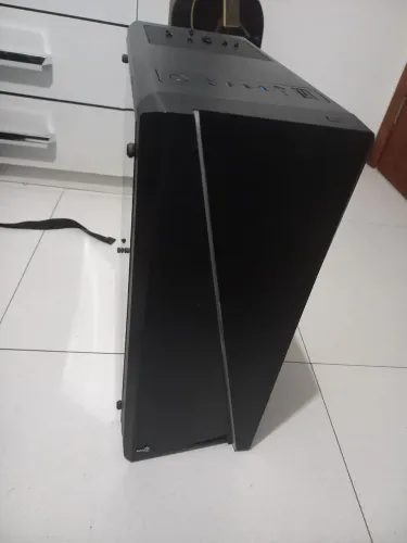 Gabinetes aerocool cylon e ninja furia