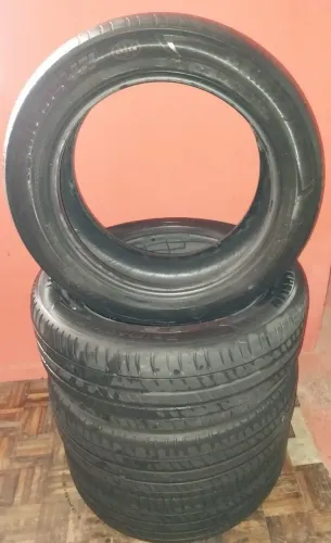 Jogo de Pneus Michelin Primacy 215/55 R17