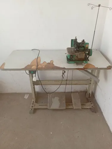 Máquina de costura overloque