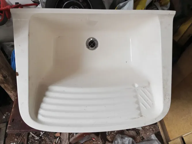 Vende-se tanque semi novo