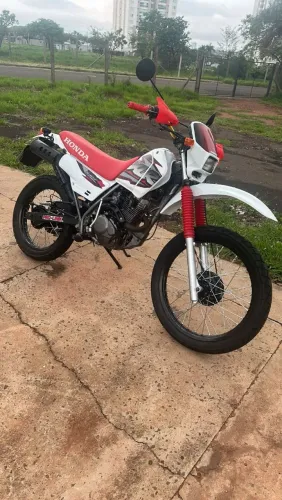 Moto impecável