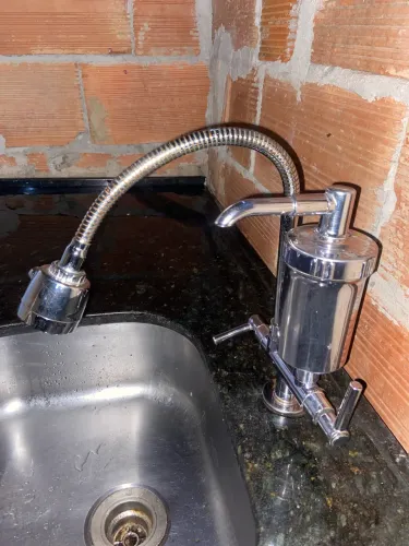 Vendo uma pia de mármore para cozinha no valor de 250. Não faço entrega 