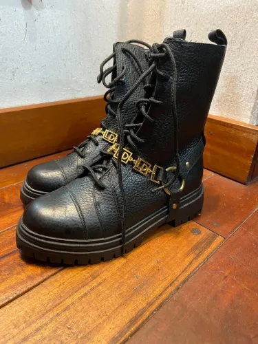 Bota Lança Perfume Original Preta Tratorada com Detalhes Dourados