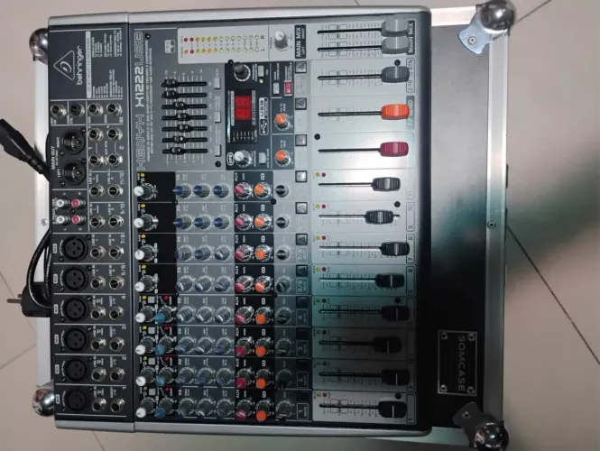 Mesa de som behringer 