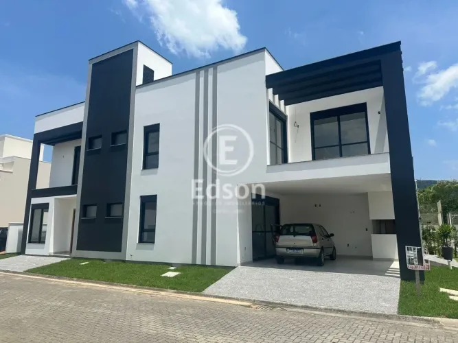 Casa Alto Padrão no Condomínio Brisas