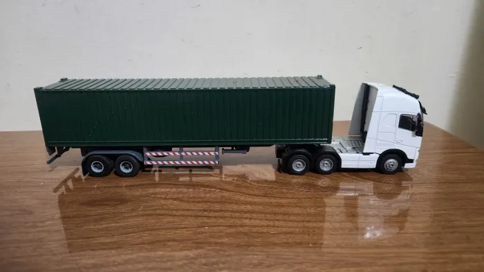 Miniatura Carreta Caminhão Volvo FH Escala 1/50