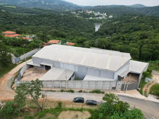 Galpão para aluguel e venda tem 2.224 metros quadrados em Vila Machado - Mairiporã - SP.
