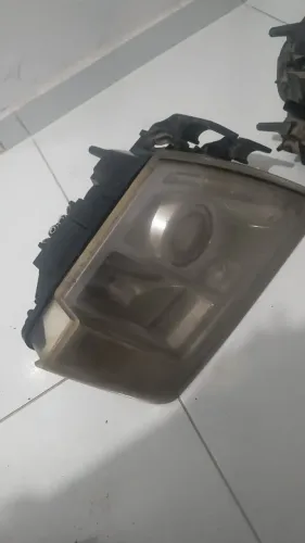 Par de farol pra caminhao marca volvo