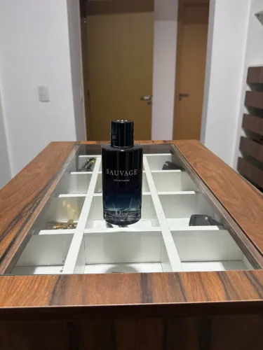 Dior Sauvage na concentração Eau de Parfum (EDP). O frasco de 200ml