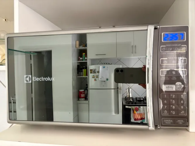 Microondas Electrolux inox com vidro espelhado