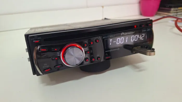 Radio pioneer 2250ub com Bluetooth interno instalado, bem conservado e funcionando 100%