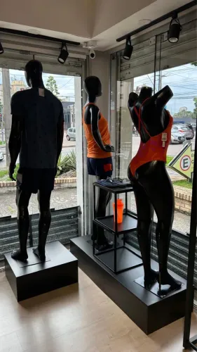 Base em MDF para manequim de vitrine de loja