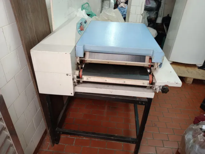 Máquina de colar entretela valor 8 mil 