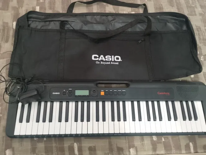 Teclado Casio CT-S195 com 61 teclas - acompanha fonte, capa e suporte! Vendo por 350,00