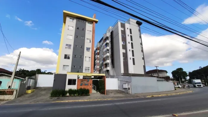 Apartamento com 2 quartos, sendo 1 suíte no bairro Bom Retiro.