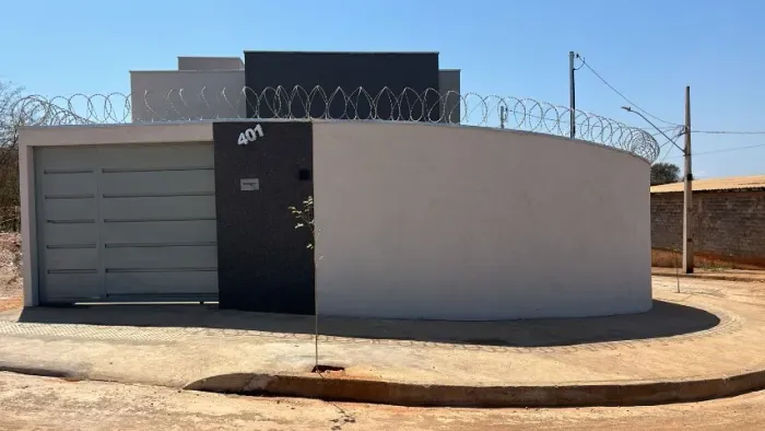 Linda casa 2/4 com suíte mais banheiro social e área gourmet no Novo Primavera