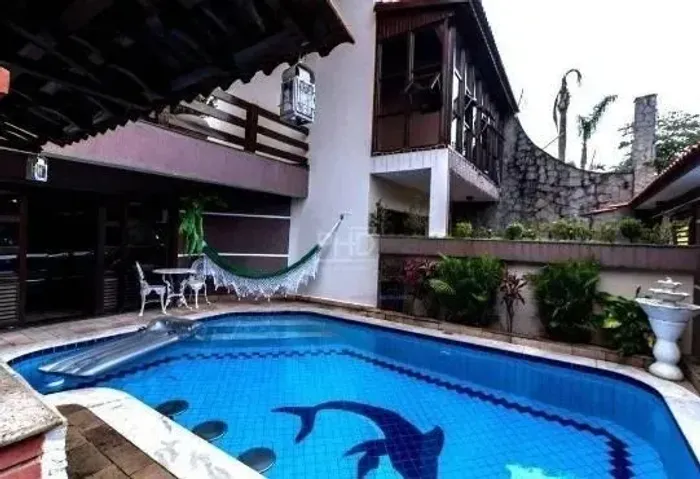 Sobrado de Alto Padrão com 5 Dormitórios e Piscina no Parque dos Pássaros  SBC