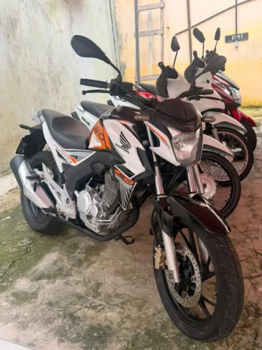 CB 250 2018/19 ACEITO MOTO COMO ENTRADA