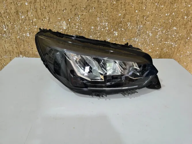 Farol direito Peugeot 208 2025/2026
