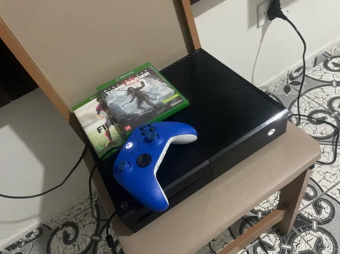 Xbox one 2 controles + jogos