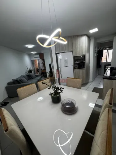 Apartamento 2 dormitórios climatizados e com armário, 2 vagas cobertas