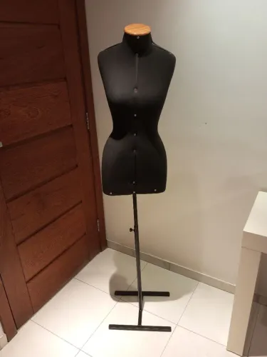 Manequim feminino {TECIDO} [POUCO USADO]